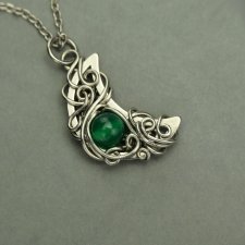 Wisiorek księżyc onyks zielony, półksiężyc, wire wrapping, stal chirurgiczna,