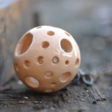 Naszyjnik - dziurzasta kula