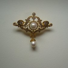 ELEGANCKA BROSZKA WISIOR