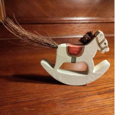 drewniany-biały konik