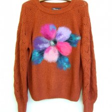 rudy sweter z filcowanym kwiatem r. S/M