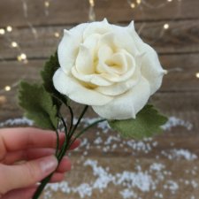 Kremowa róża; kwiat z filcu; handmade