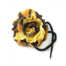 Filcowa broszka - Kwiat - Żółto - czarna