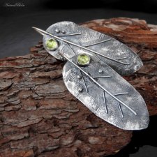 Kolczyki srebrne z oliwinem liście wiszące