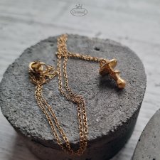 MUCHOMOR mini - złocony wisiorek na łańcuszku Amanita