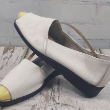 Clarks białe skórzane