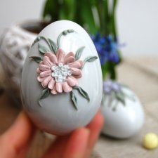 Porcelana Ćmielów, jajko, pisanka, kwiaty, stokrotka, relief, vintage