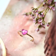 pierścionek walentynkowy, pierścionek z prawdziwym kwiatem, pierścionek serce, pierścionek z kwiatem pelargonii angielskiej