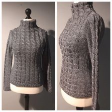 MUNTHE stalowy sweter z warkoczami