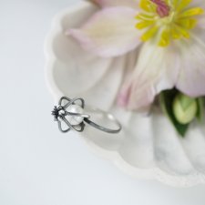 Pearl inside - minimalistyczny, srebrny pierścionek z białą perłą hodowaną