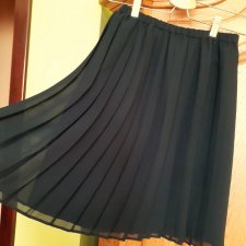 czarna plisowana spódnica