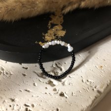 Pierścionek czarny z białym