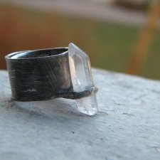 surowy kryształ górski - pierścień
