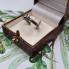 Srebrny pierścionek z kwiatkiem PRL