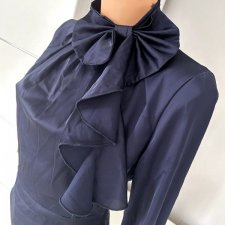 M 38 granatowa elegancka bluzka r. M taliowana satynowa