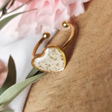Pierścionek serce koronka - biżuteria z żywicy epoksydowej z suszonymi kwiatami