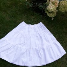 Biała letnia spódnica