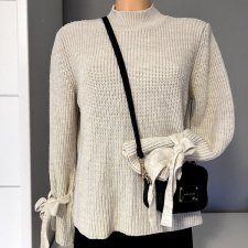 Beżowy sweter Gina Tricot S 36 wiązane rękawy półgolf