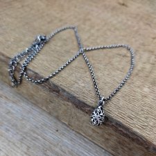 Delikatny wisiorek - łezka