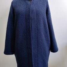 Uniewrsalna narzutka/sweter w kolorze granatowym, rozmiar L.