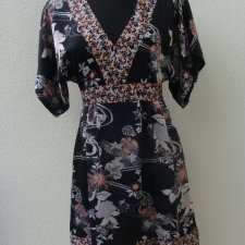 H&M -  ( NOWA Z METKĄ) WZORZYSTA SUKIENKA
