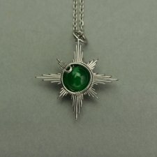 Wisiorek róża wiatrów zielony onyks, wire wrapping