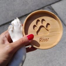 Drewniana podkładka pod kubek - Odcisk łapy Psa - Prezent dla psiarza