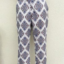 ASOS  - WZORZYSTE SPODNIE