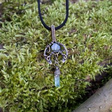 Wisior labradoryt kwarc aqua aura lunula księżyc półksiężyc słowiański miedź antyczna przepiękny
