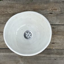 Mała ceramiczna umywalka łazienkowa nablatowa