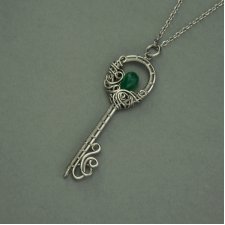 Wisiorek klucz zielony onyks, wire wrapping kluczyk