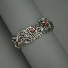 Bransoleta szeroka różowy rodonit, wire wrapping, stal chirurgiczna, unikatowa bransoletka