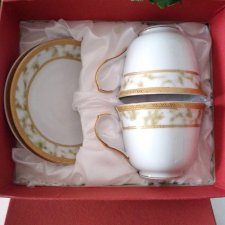 Komplet porcelanowych filiżanek.