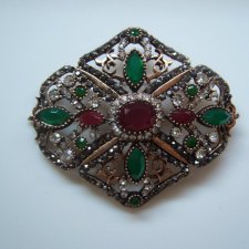 ELEGANCKA BROSZA