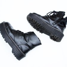 CZARNE GLANY PULL&BEAR  ALA MARTENSY