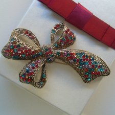 BROSZKA ZAWIESZKA KOKARDA