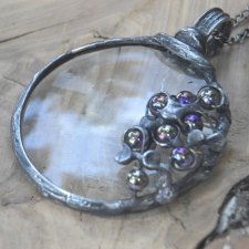 Purple glass  - wisior lupa