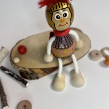 Drewniana lalka /pamiątka rycerz