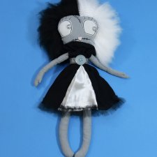 Upcyklingowa lalka Bianka Noir – mroczna elegancja! - z serii NastyCrazyToys