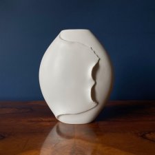 Wazon z porcelany biskwitowej