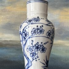 Sztuka wschodu porcelanowy ręcznie zdobiony -  niewielki Wazonik recznie zdobiony