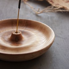 Jesionowa podstawka pod kadzidełko