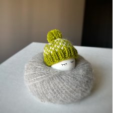 Czapeczka z pomponem na jajka wielkanocne - 1 szt.