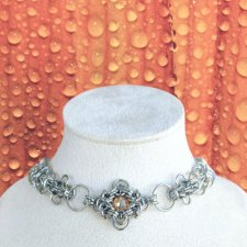 Ręcznie robiony choker chainmail – stal chirurgiczna & złoty fasetowany koralik