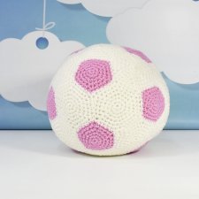 Ręcznie robiona szydełkowa piłka – miękka poduszka dla małych i dużych!