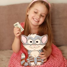 Skarbonka z imieniem dziecka – drewniana i ręcznie robiona