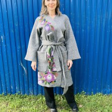 Kimono płaszcz filcowany kwietny wzór.