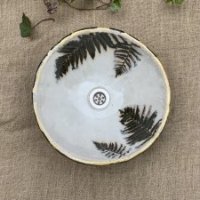 Ceramiczna ręcznie robiona biała umywalka z paprociami