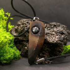 Drewniany wisiorek - Szkalny pazur - ręcznie zrobiony naszyjnik z drewna orzecha, bejcowany - dla Niej, oryginalna biżuteria handmade