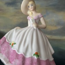 Różowa Dama  porcelanowa figurka ręcznie malowana